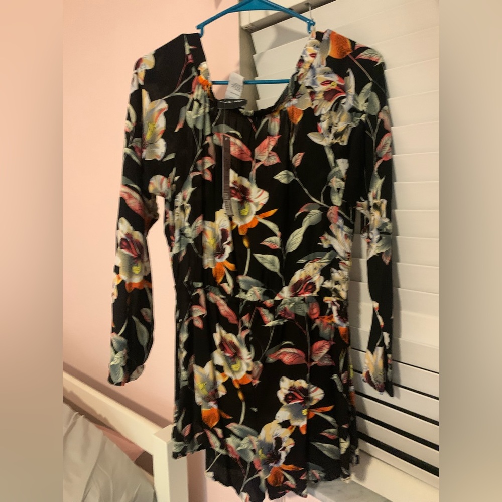 Brand New with tags Raya sun long sleeve romper, size large